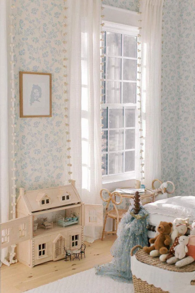 St. Louis-based Mae Bicklein Designs creates custom art for families.
