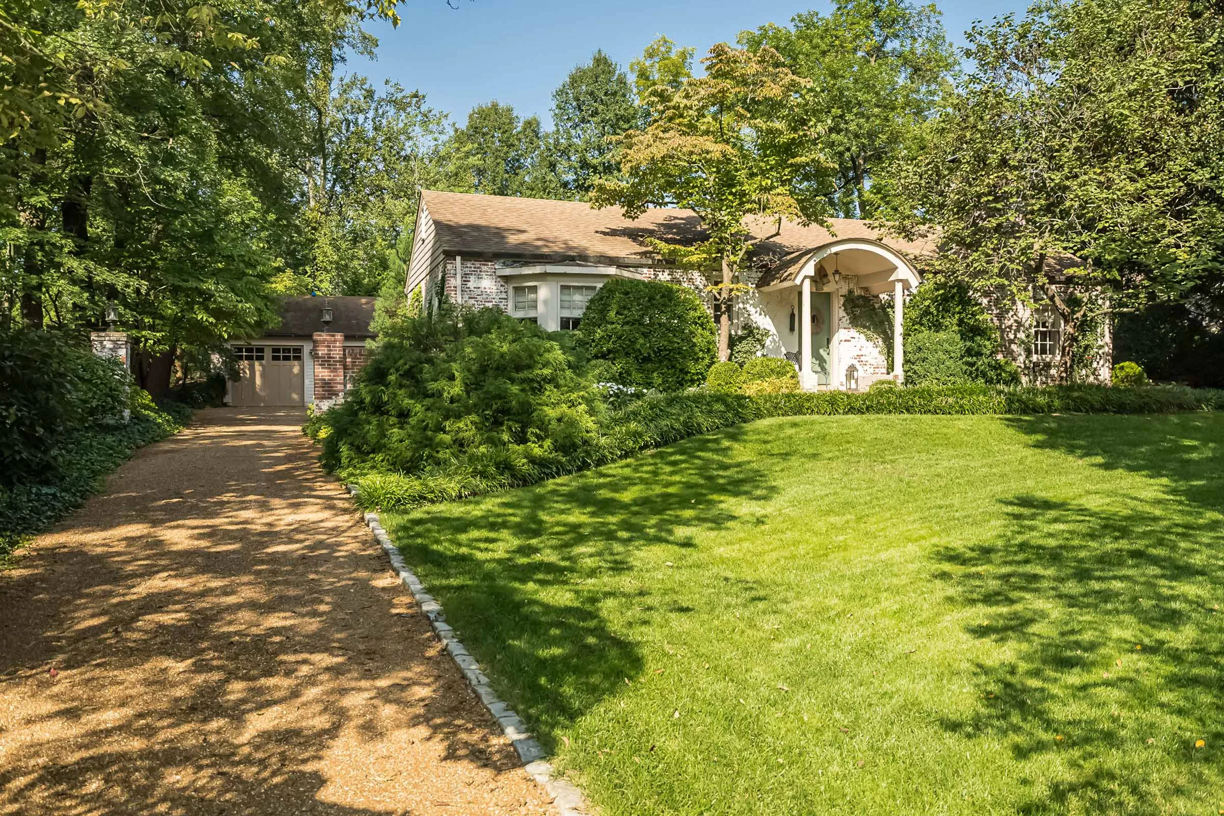 A Ladue home on 15 Daniel Road