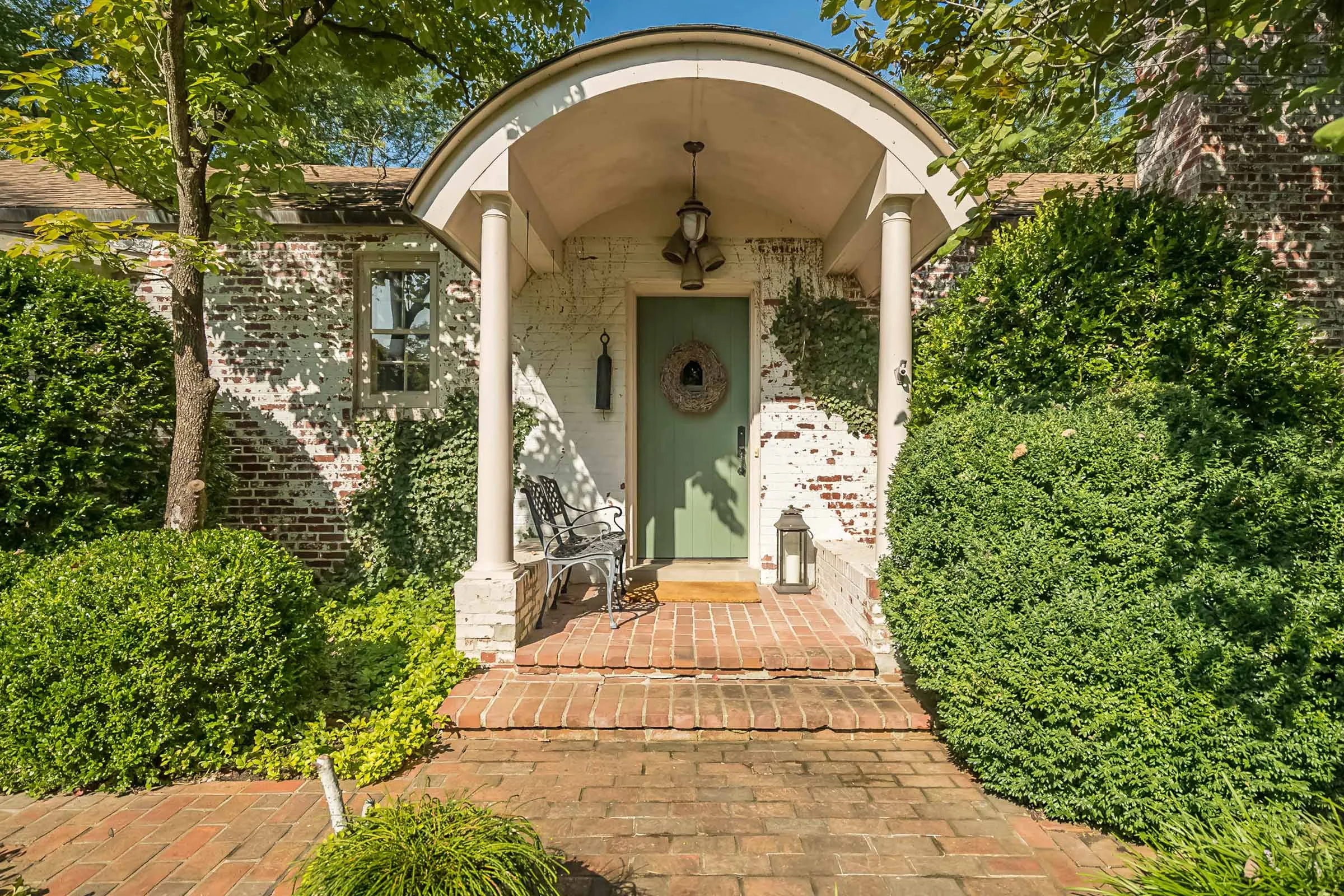 A Ladue home on 15 Daniel Road