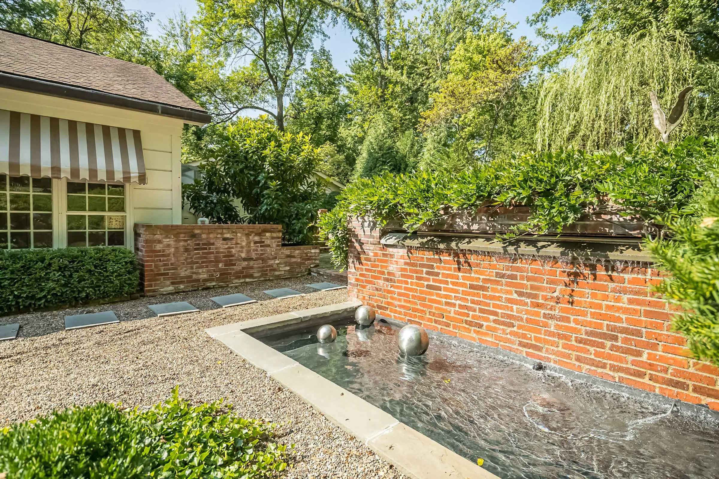 A Ladue home on 15 Daniel Road