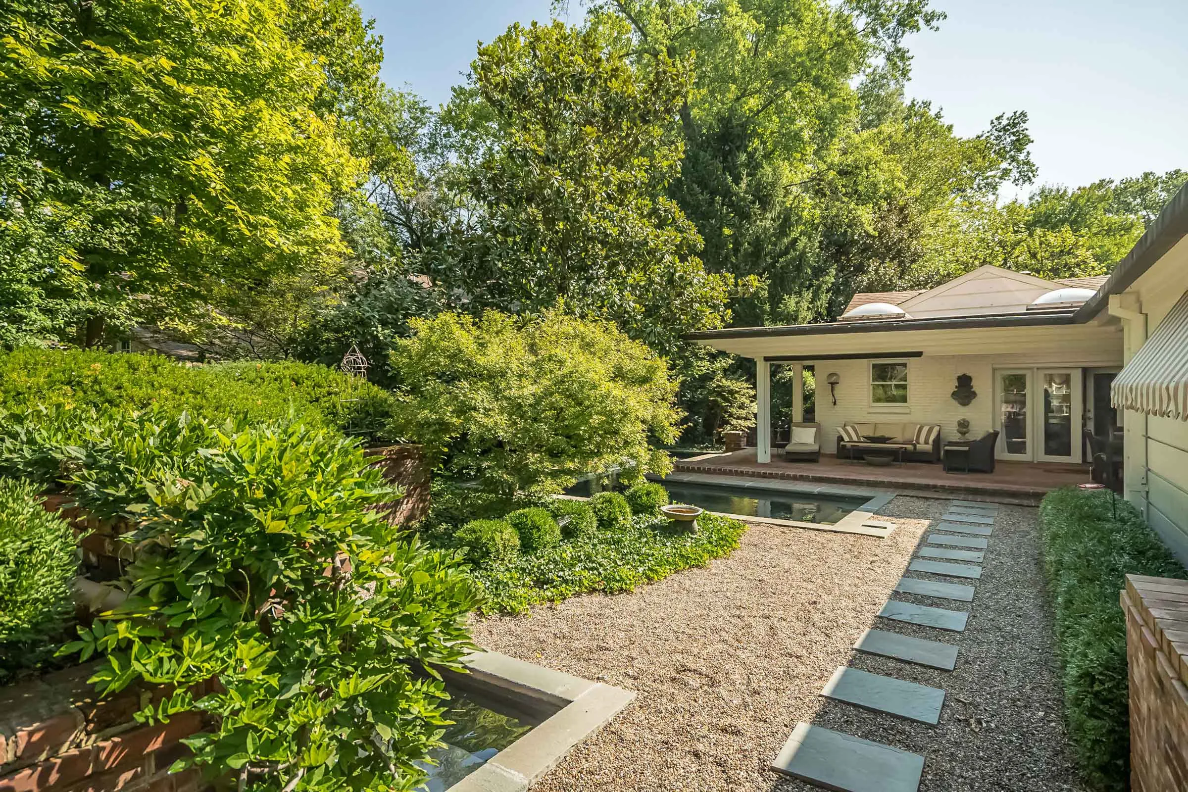 A Ladue home on 15 Daniel Road