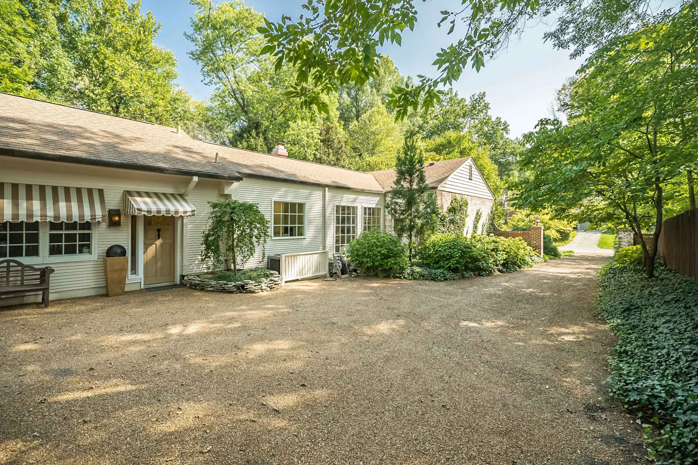 A Ladue home on 15 Daniel Road