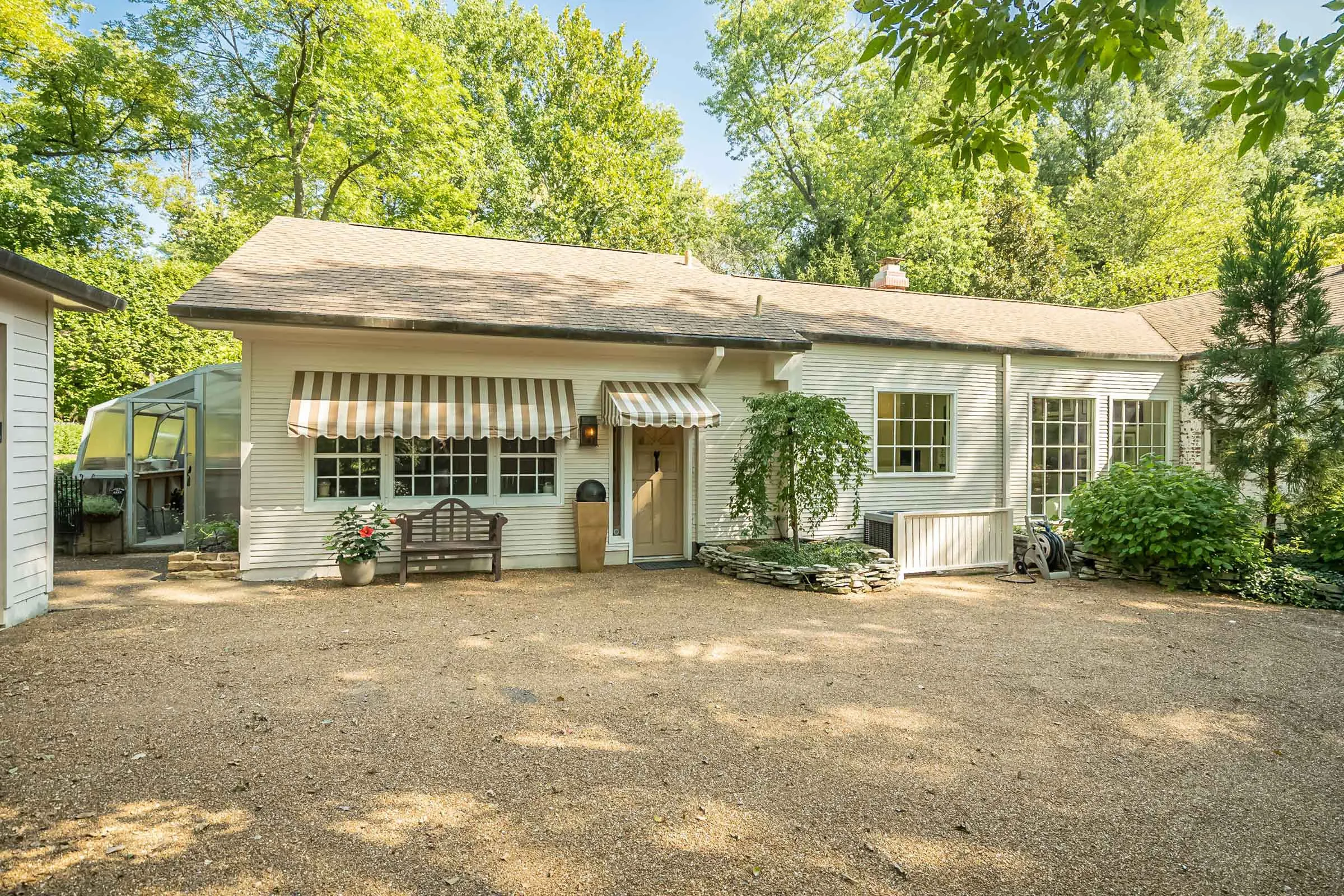 A Ladue home on 15 Daniel Road