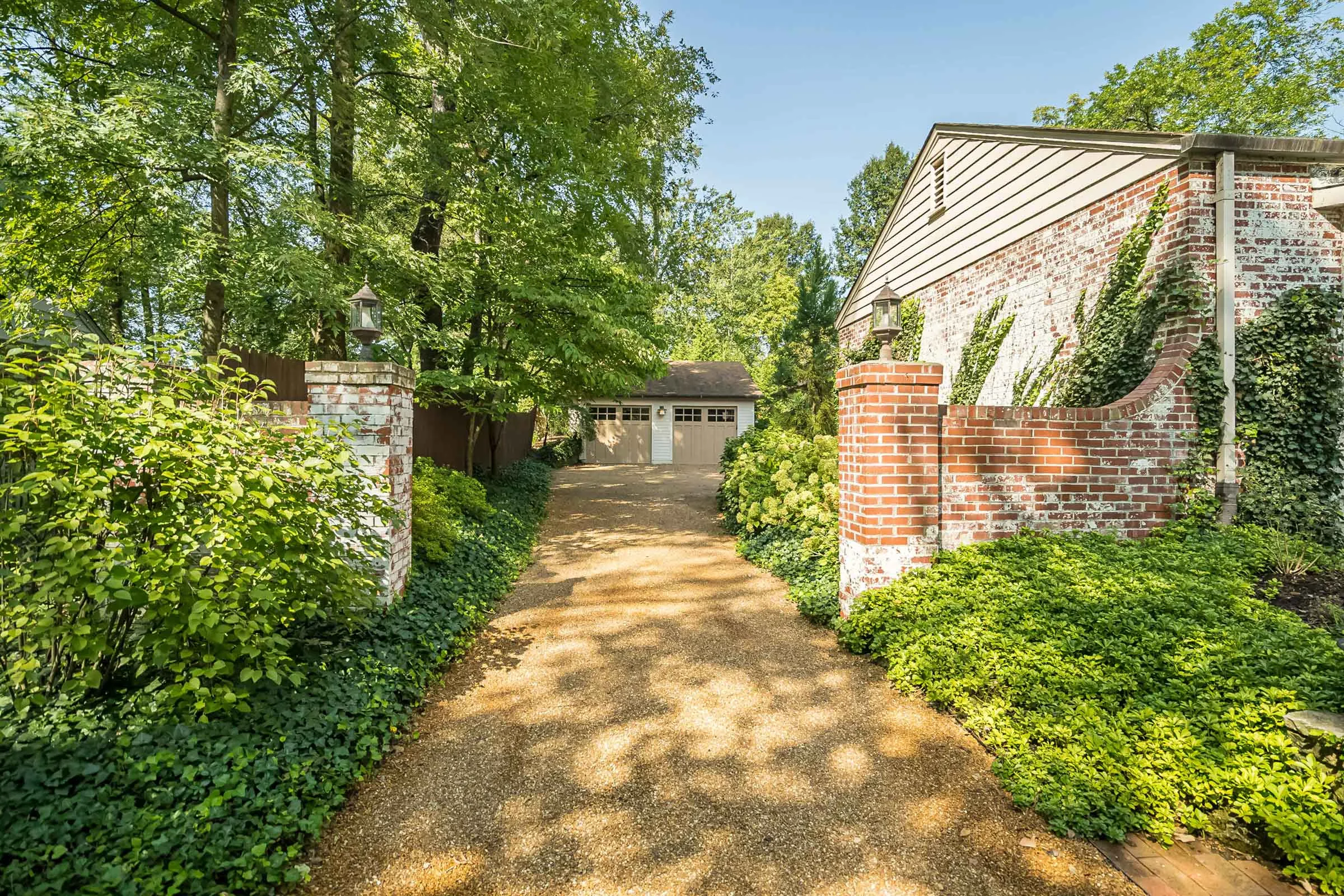 A Ladue home on 15 Daniel Road