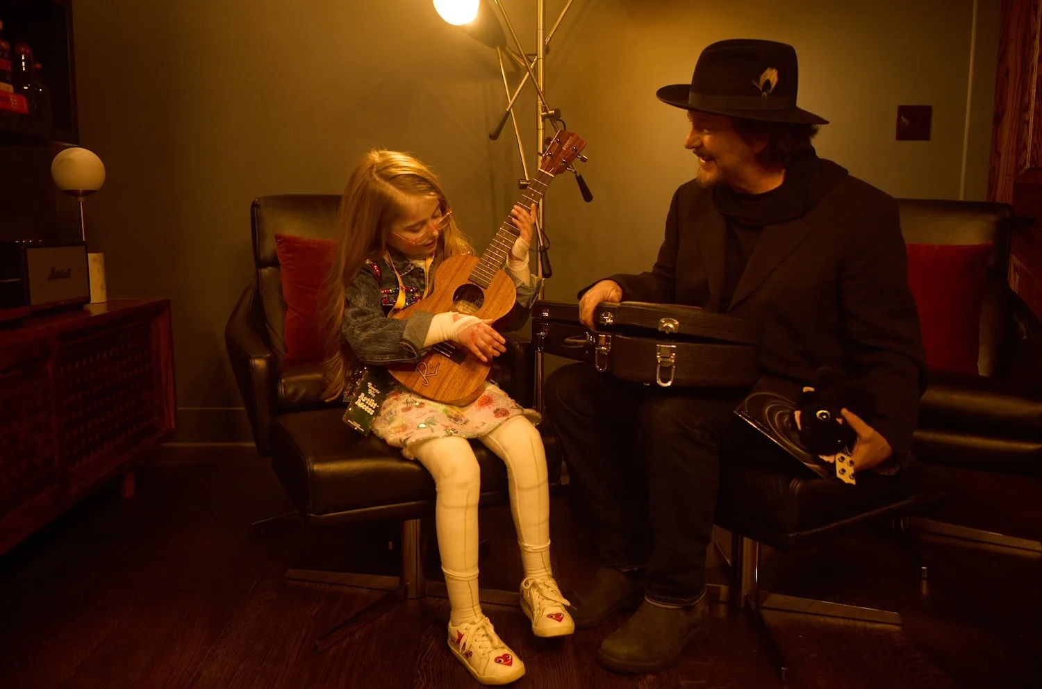 Rowan Holler and musician Eddie Vedder with the ukulele he gave her.