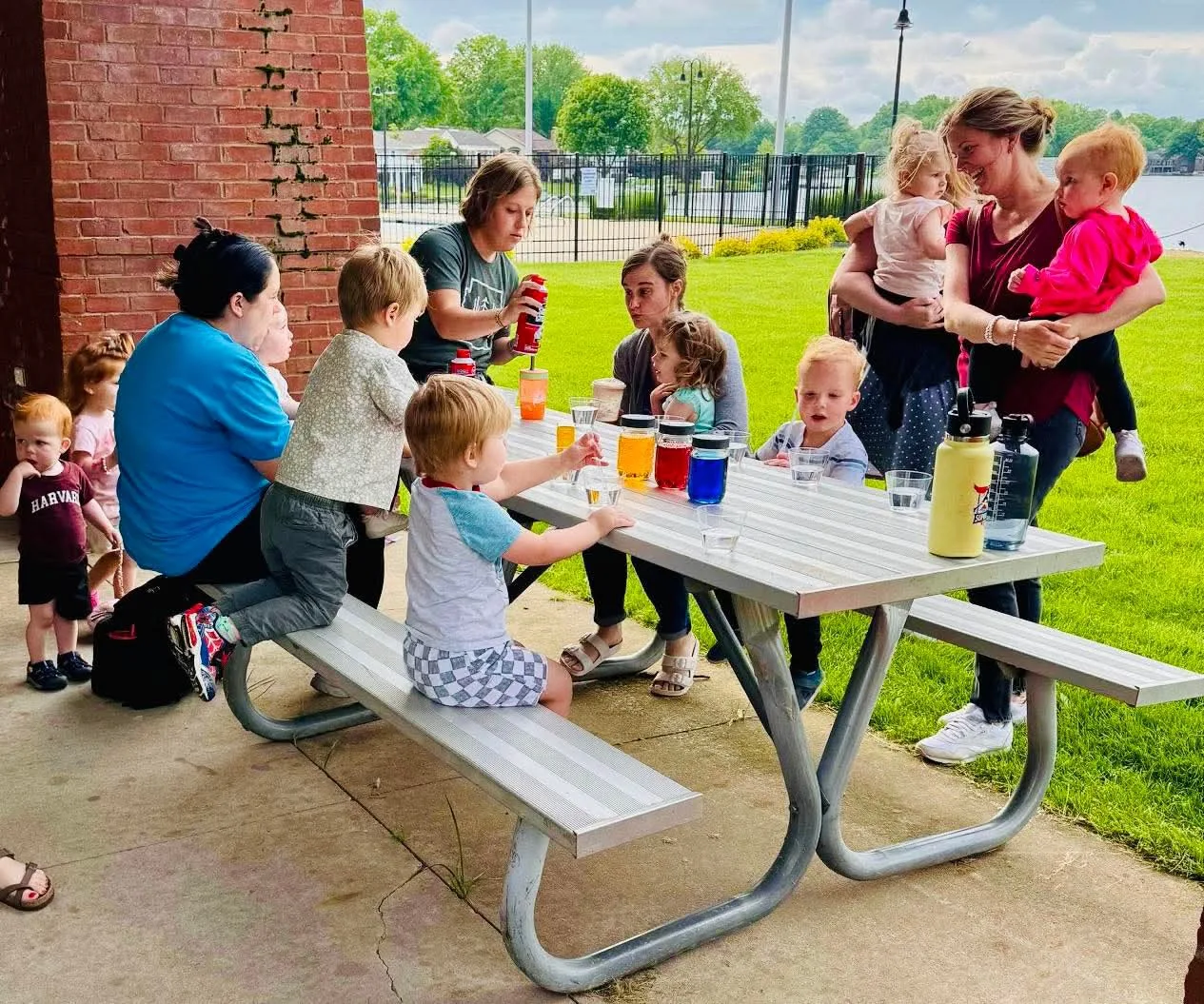Your guide to mom meet-ups and support groups in the St. Louis area