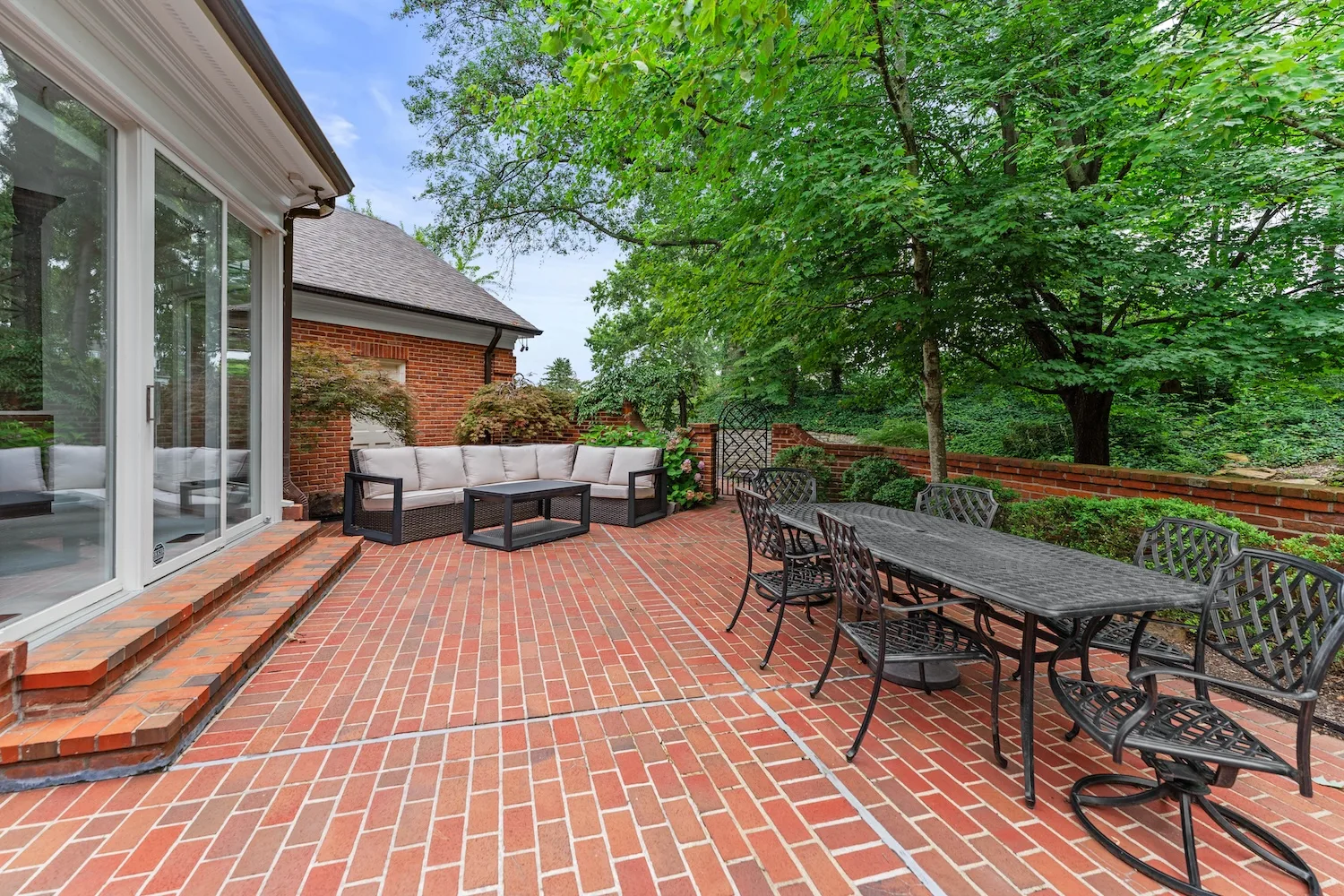 A Creve Coeur home on 19 Woodbridge Manor