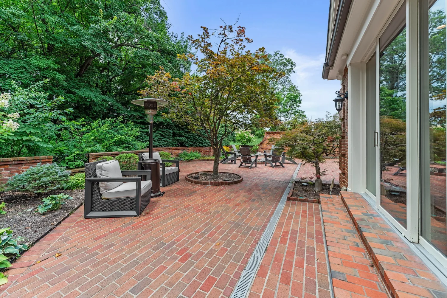A Creve Coeur home on 19 Woodbridge Manor