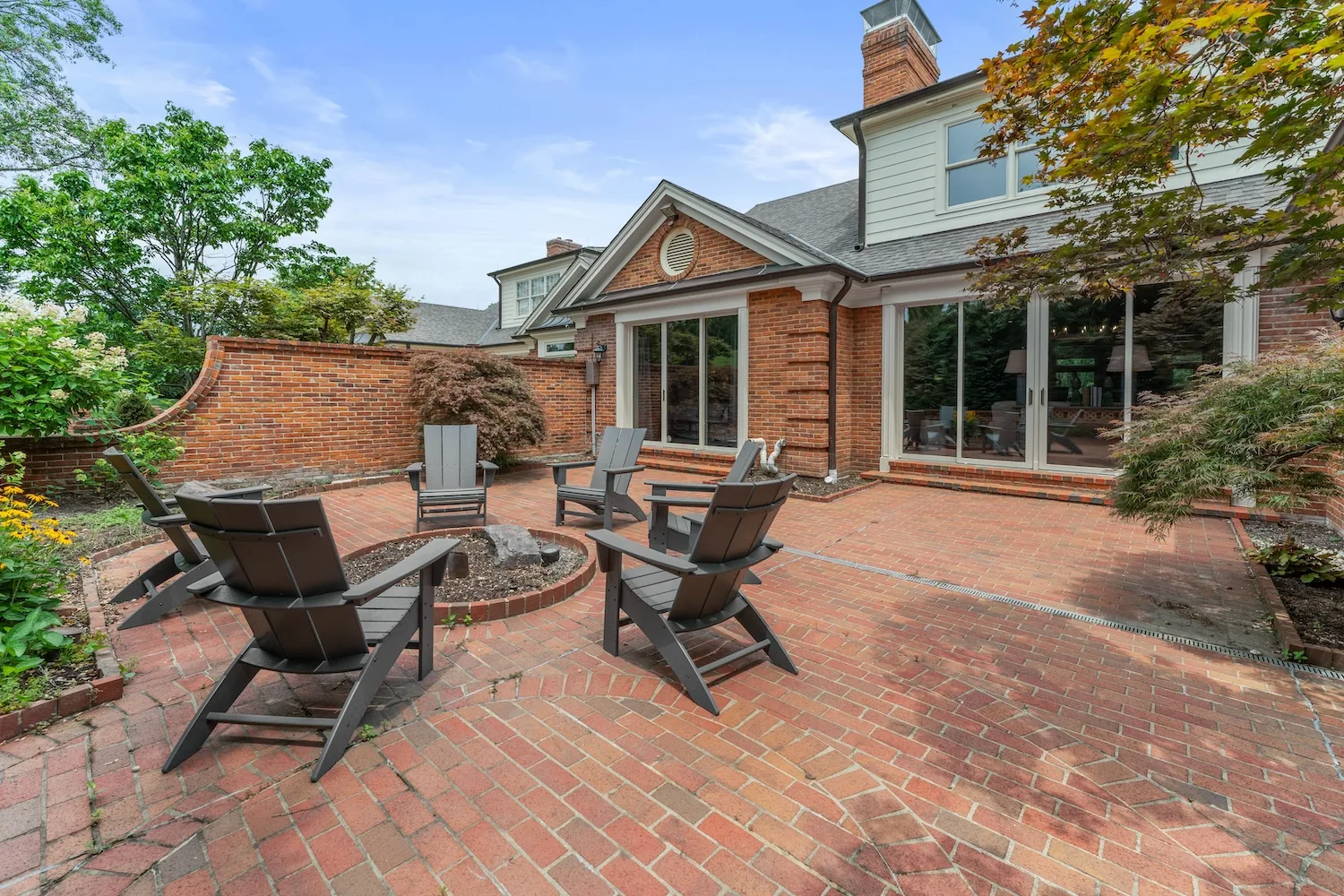 A Creve Coeur home on 19 Woodbridge Manor