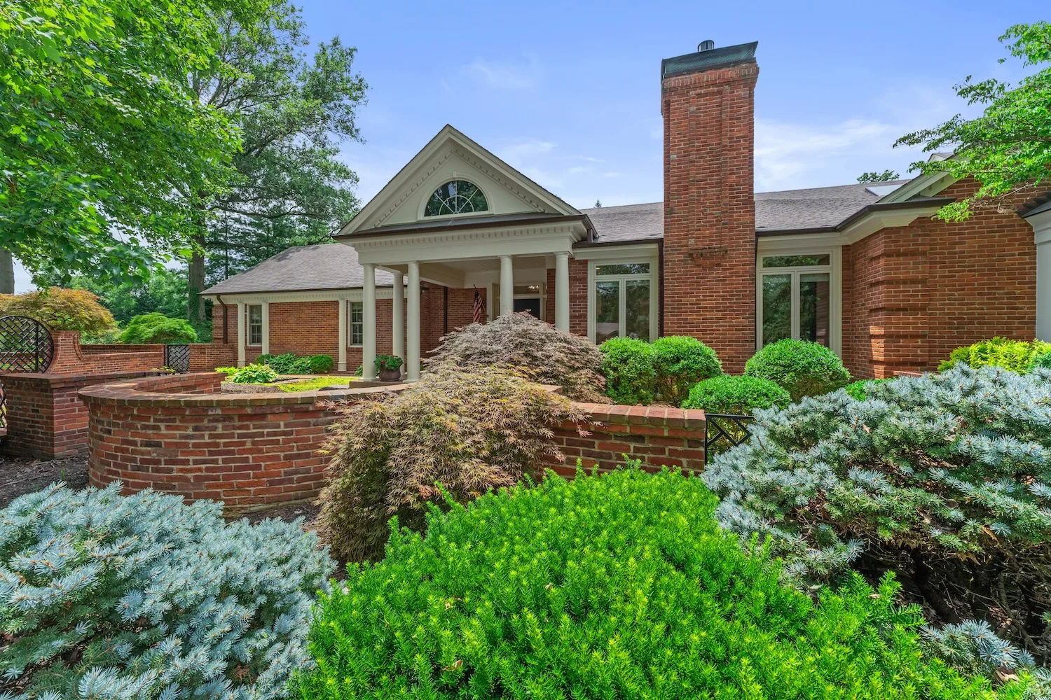A Creve Coeur home on 19 Woodbridge Manor