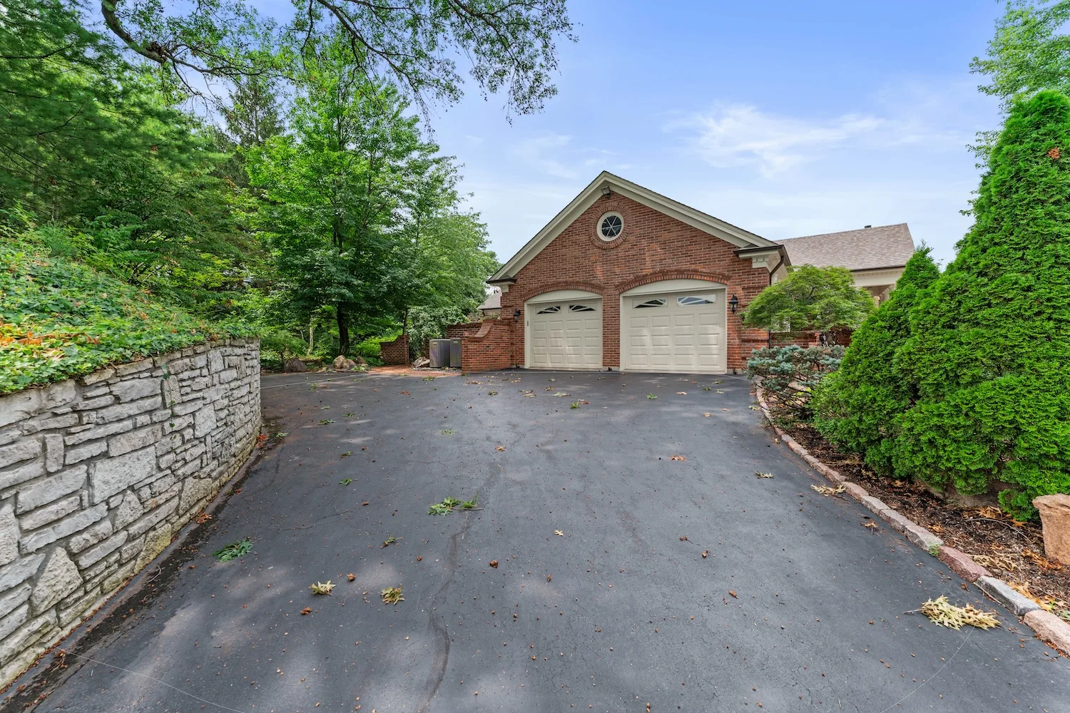A Creve Coeur home on 19 Woodbridge Manor