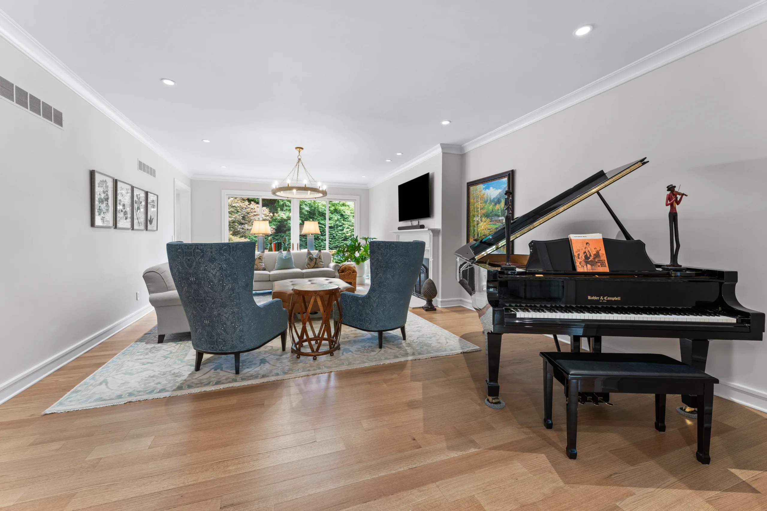 A Creve Coeur home on 19 Woodbridge Manor