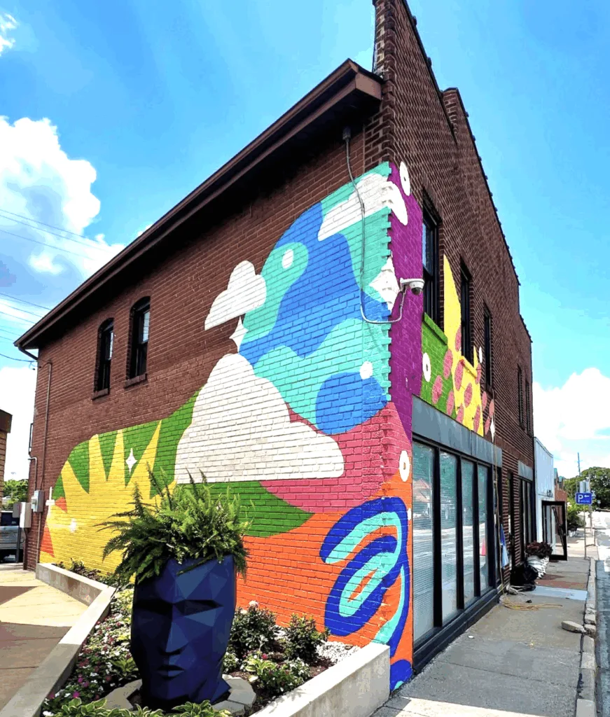 A new mural by Javyn Solomon welcomes visitors to Betty's Books.