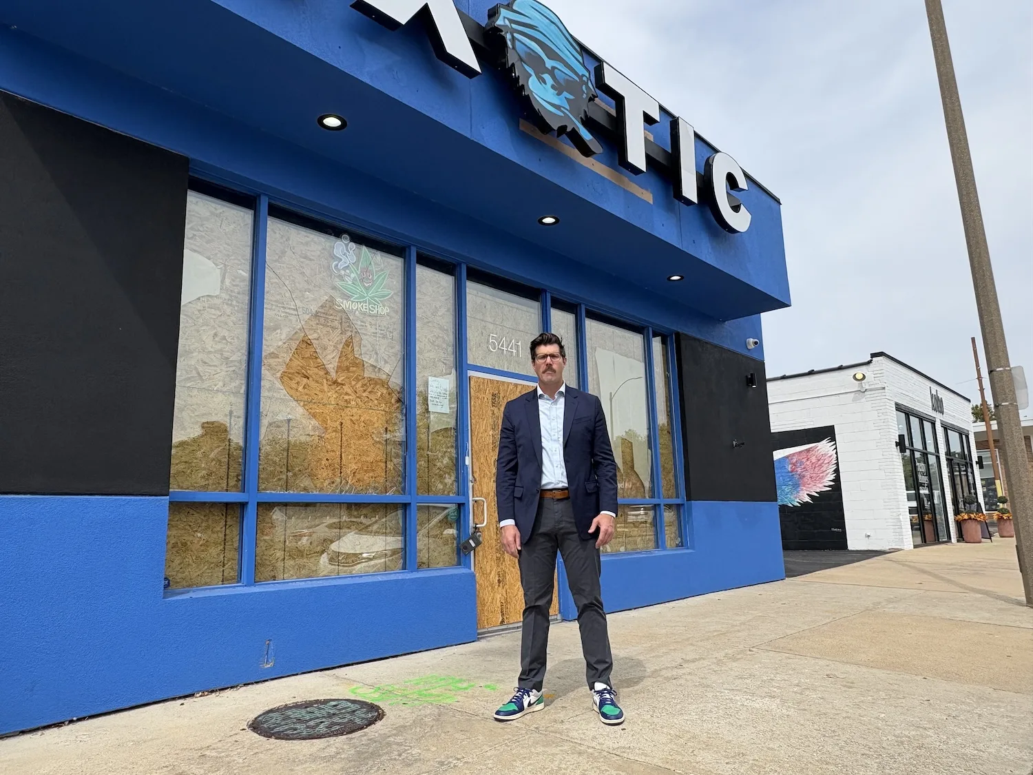 Plan to crack down on smoke shops gains support from St. Louis aldermen
