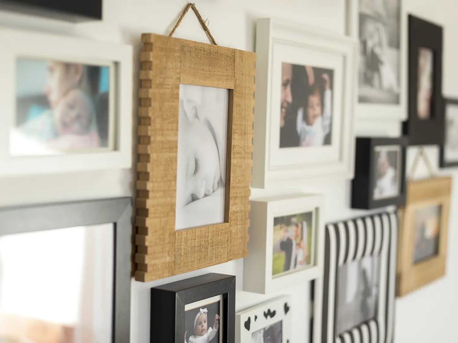 Ask Veronica: What’s your take on displaying family photos in the living room?