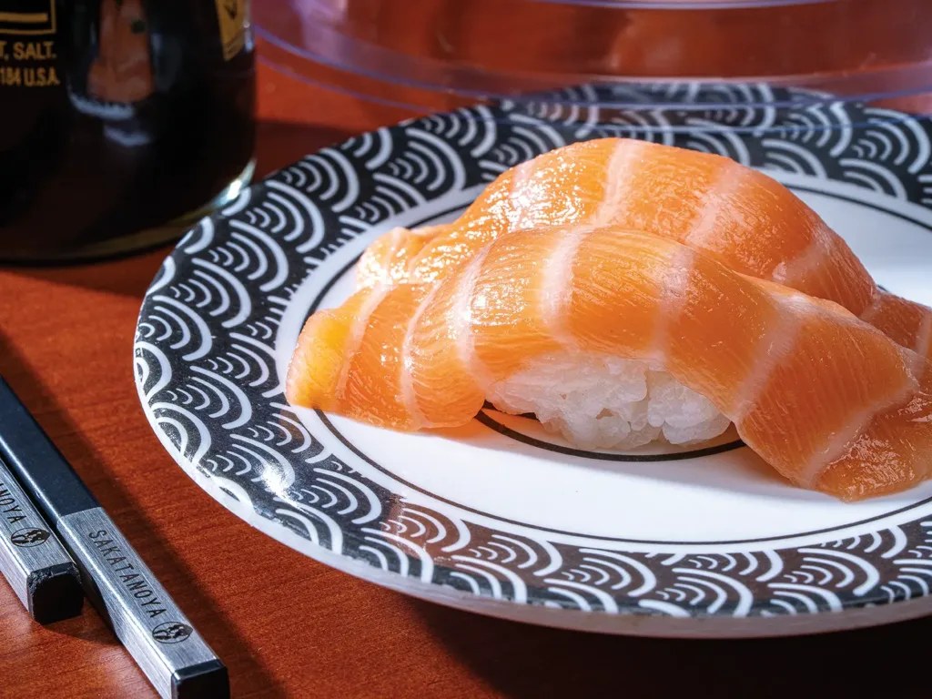 Sashimi nigiri salmon from the Faroe Islands at Sakatanoya