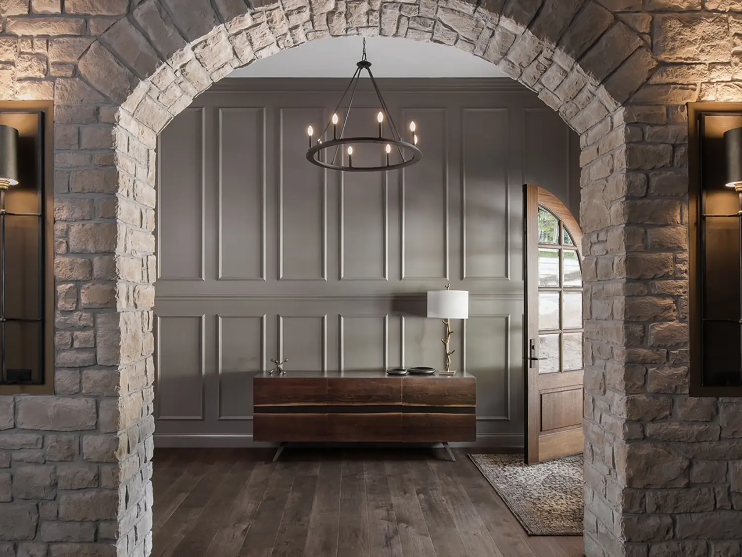 Ask Veronica: How should I furnish the foyer in my house? 