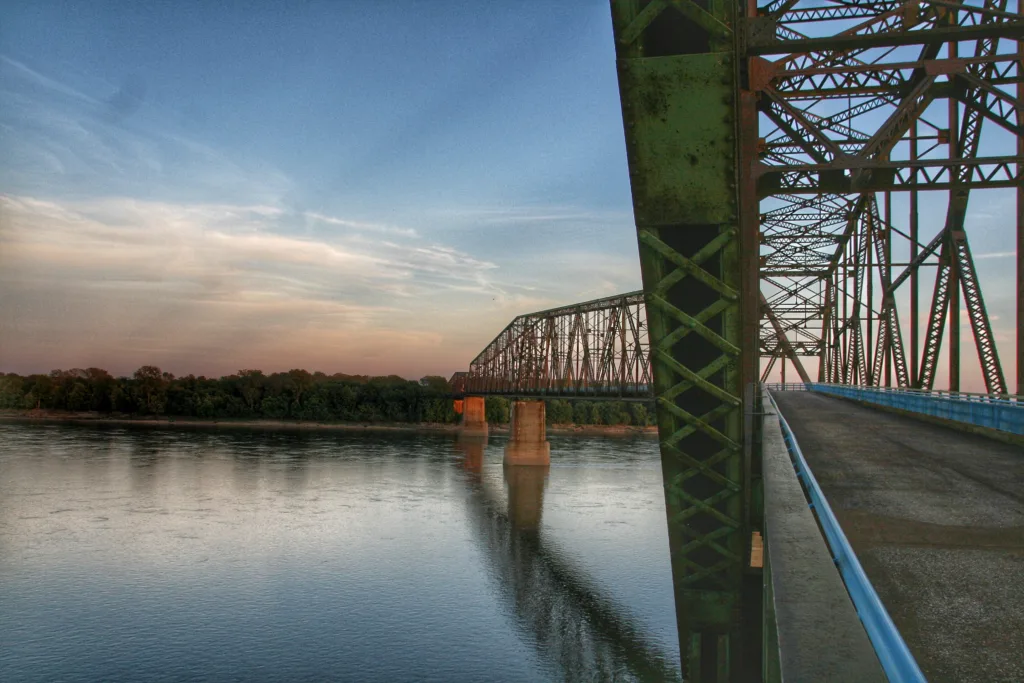 Chain of Rocks Bridge