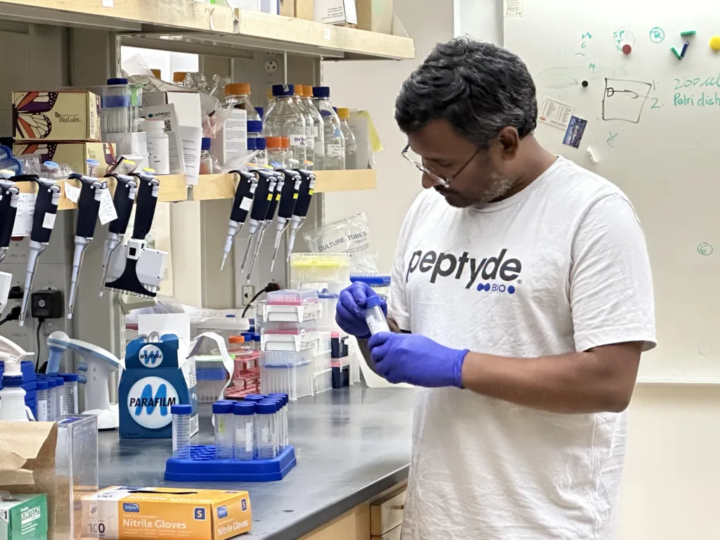 Siva Velivelli of Danforth Plant Science Center, Peptyde Bio team in lab