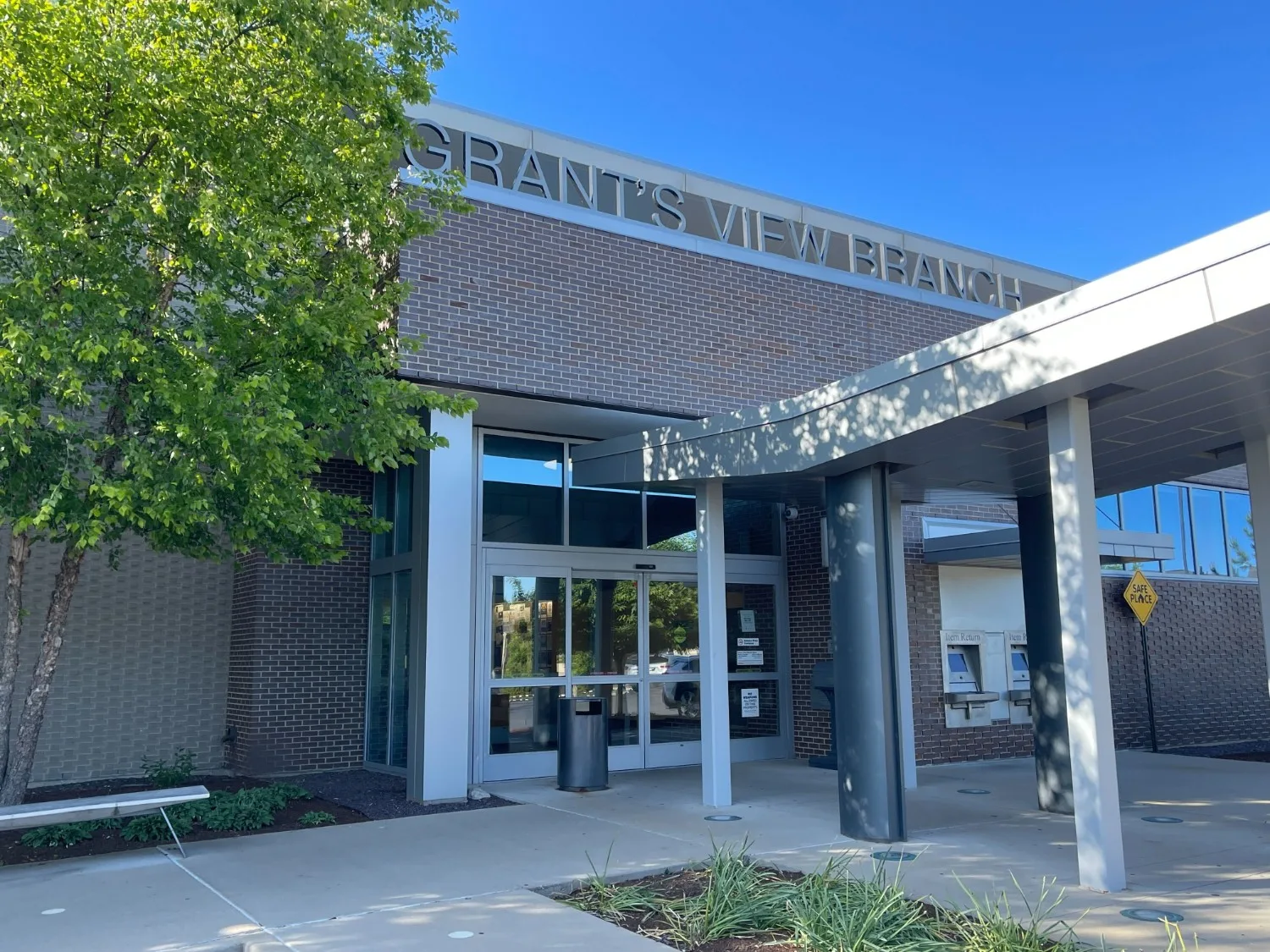 St. Louis County Library's Grant's View Branch