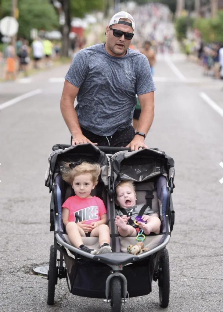 Macklind Mile 2022 (Shea, Piper, 2, Oliver, 7 months)