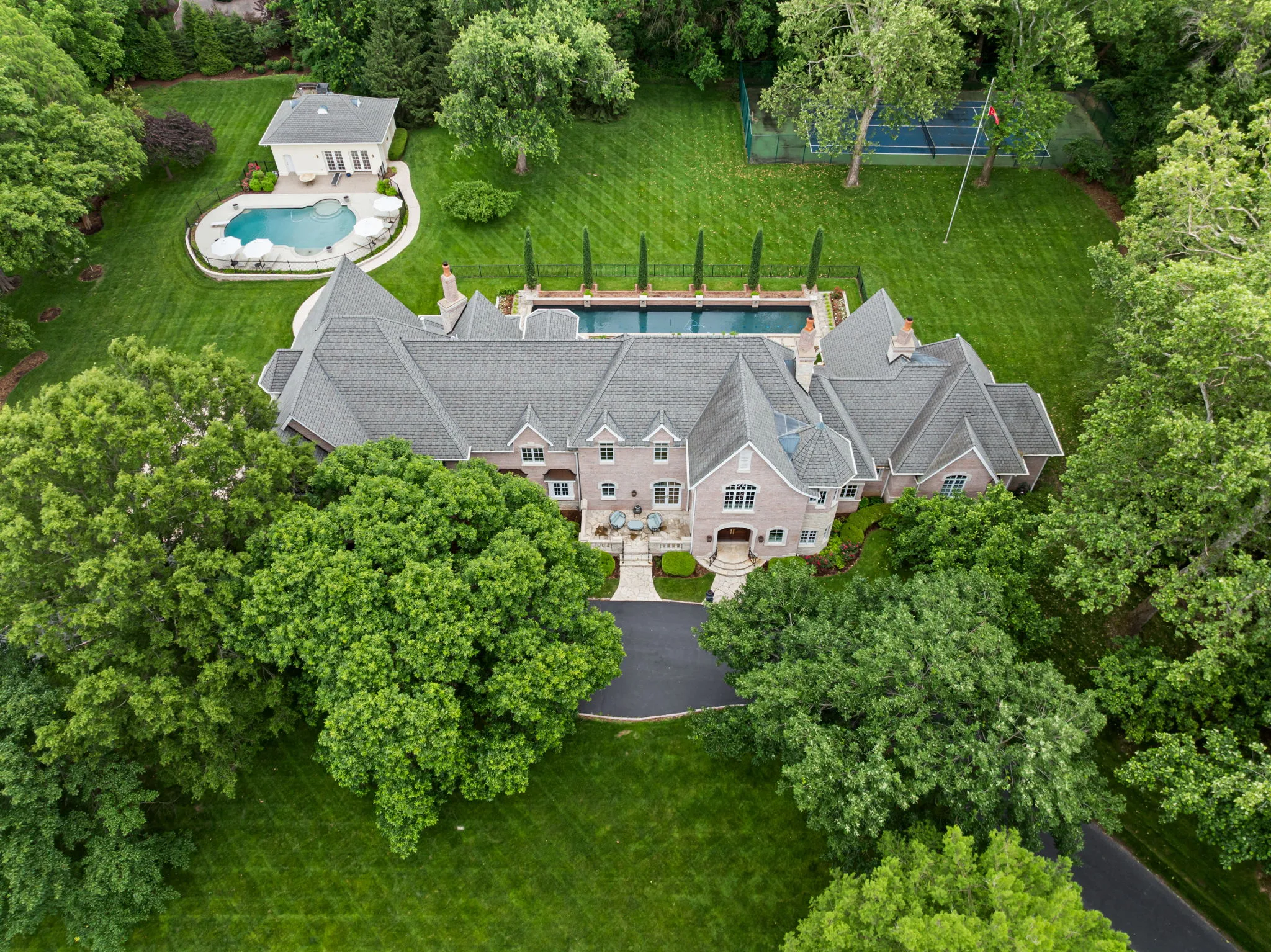 An estate in Ladue hits the market