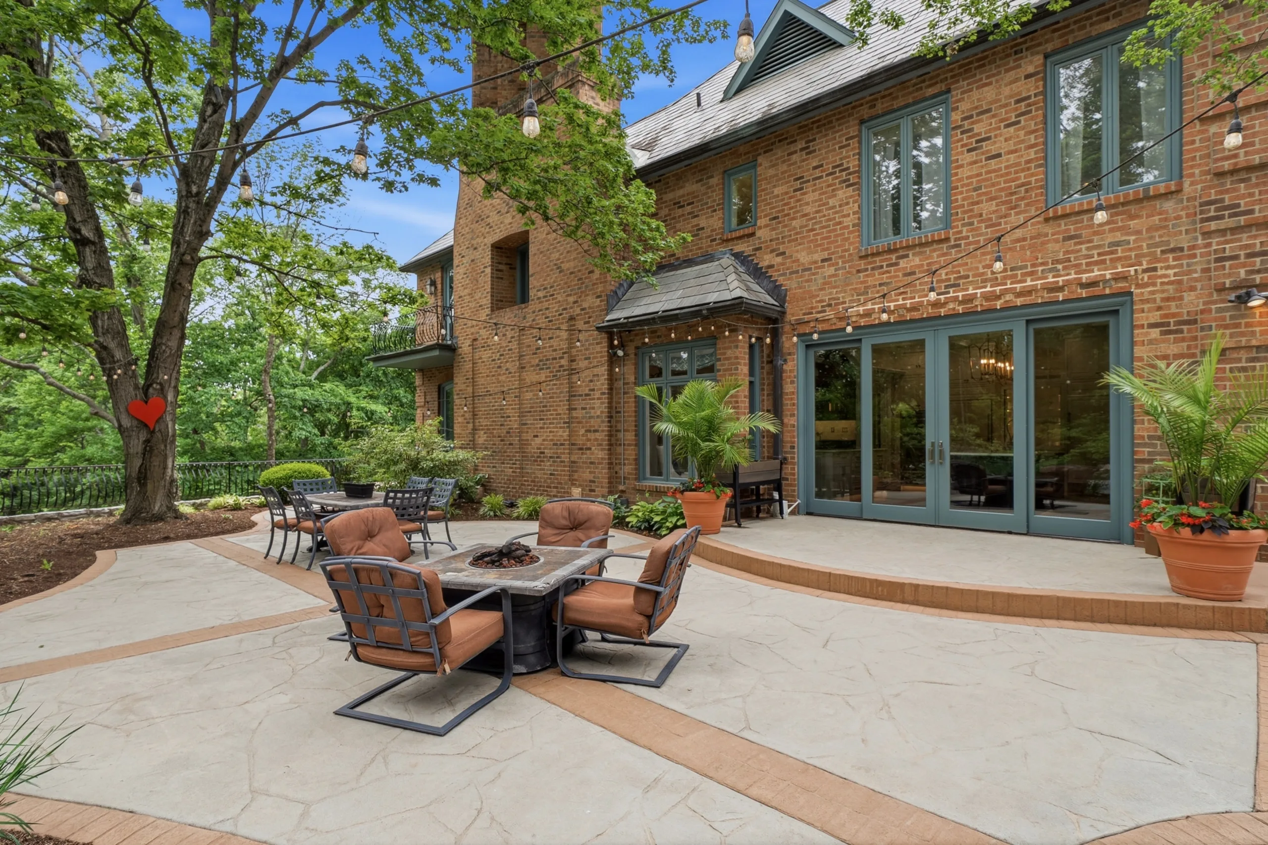 A St. Louis home on 10700 Starhill Drive