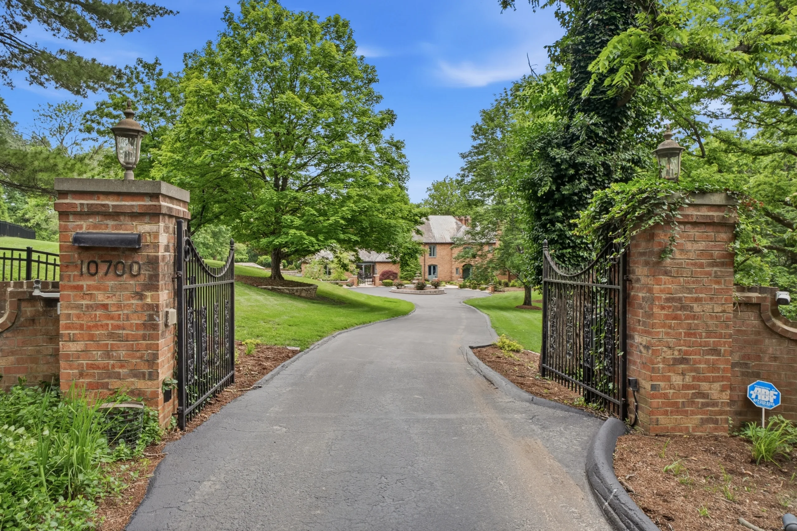 A St. Louis home on 10700 Starhill Drive
