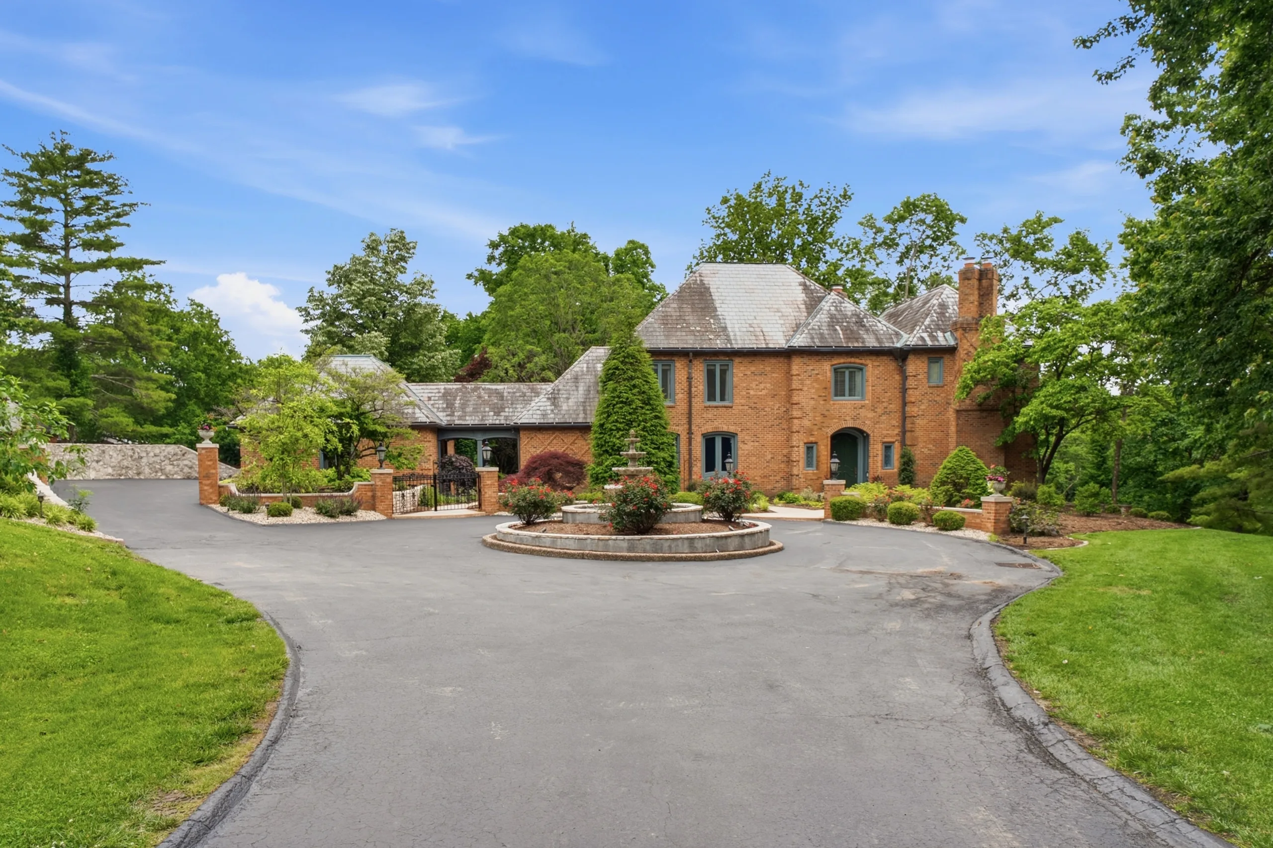 A St. Louis home on 10700 Starhill Drive