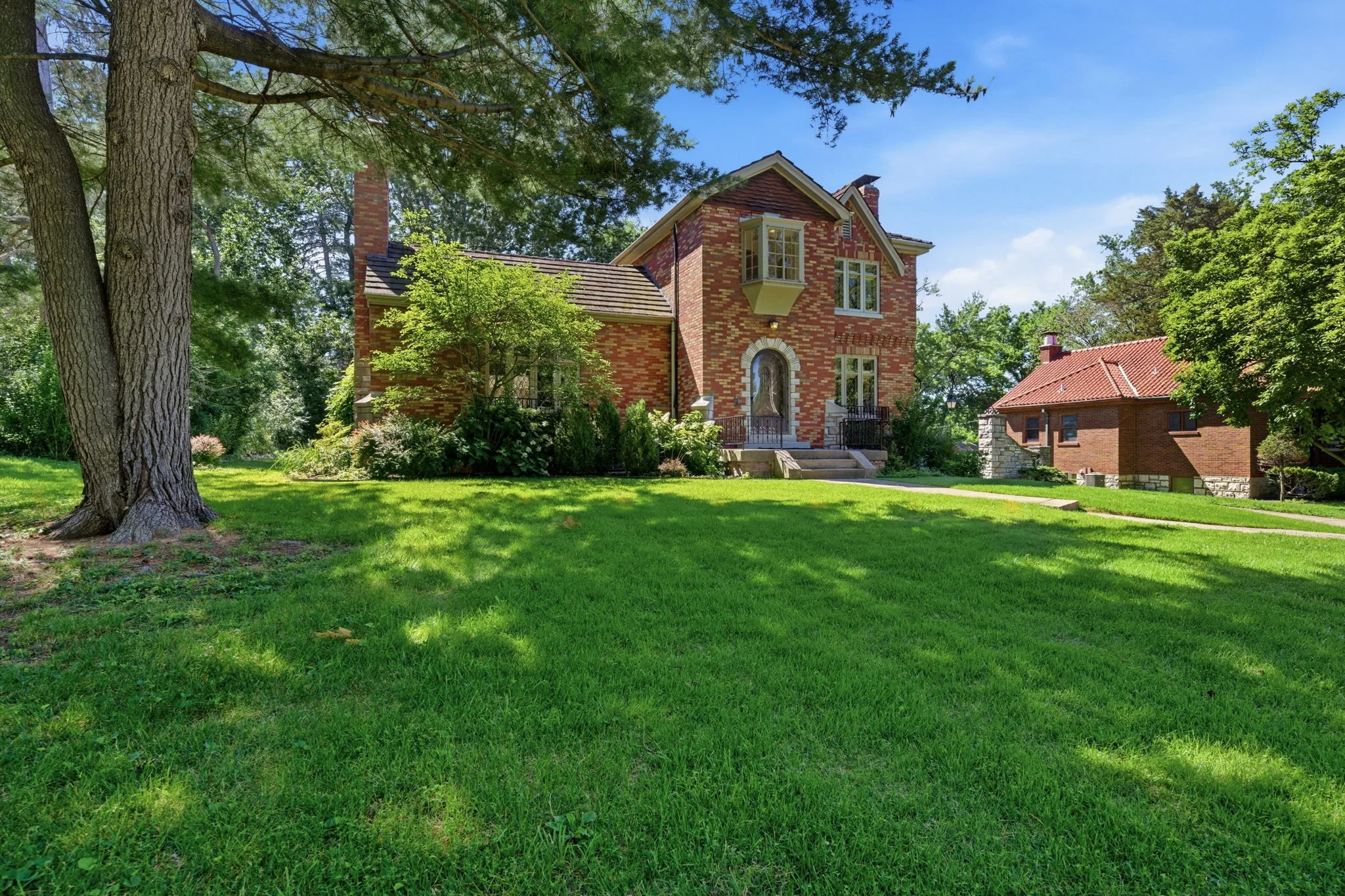 A house in Grantwood Village hits the market