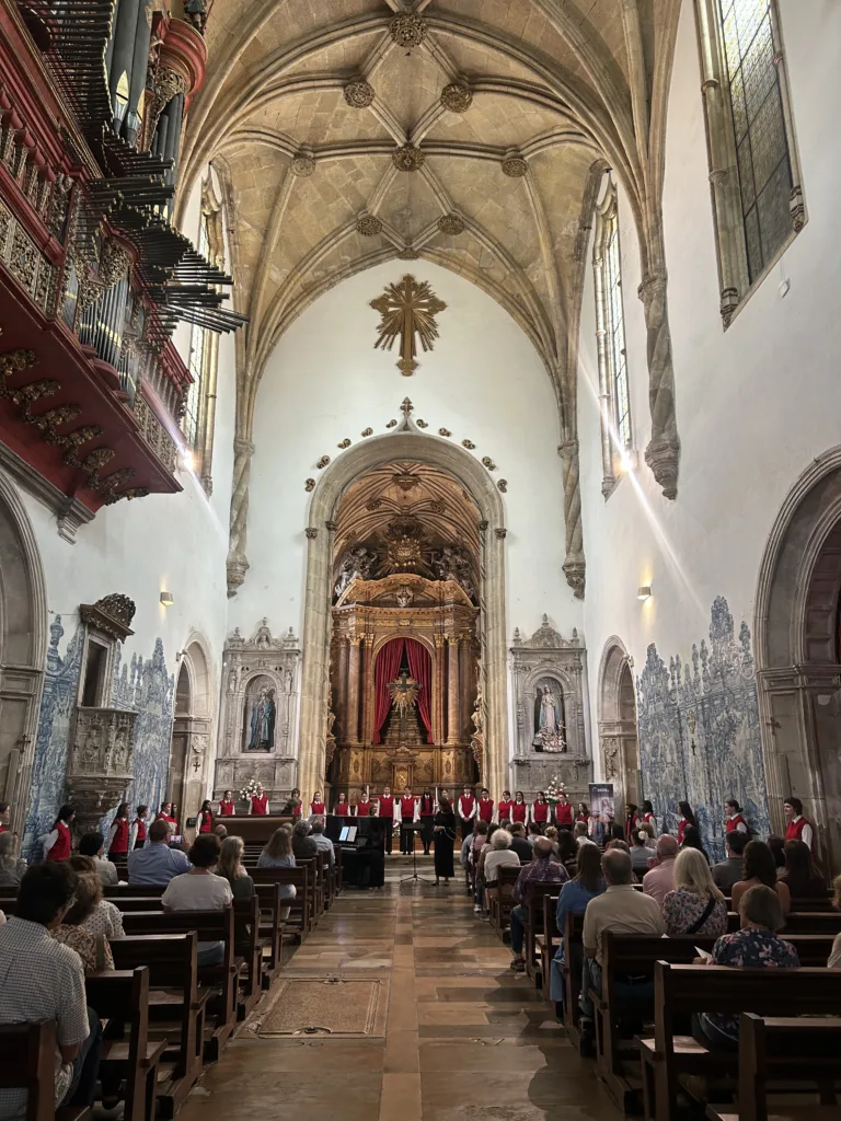 St. Louis Children's Choirs singing in Igreja de Santa Cruz.