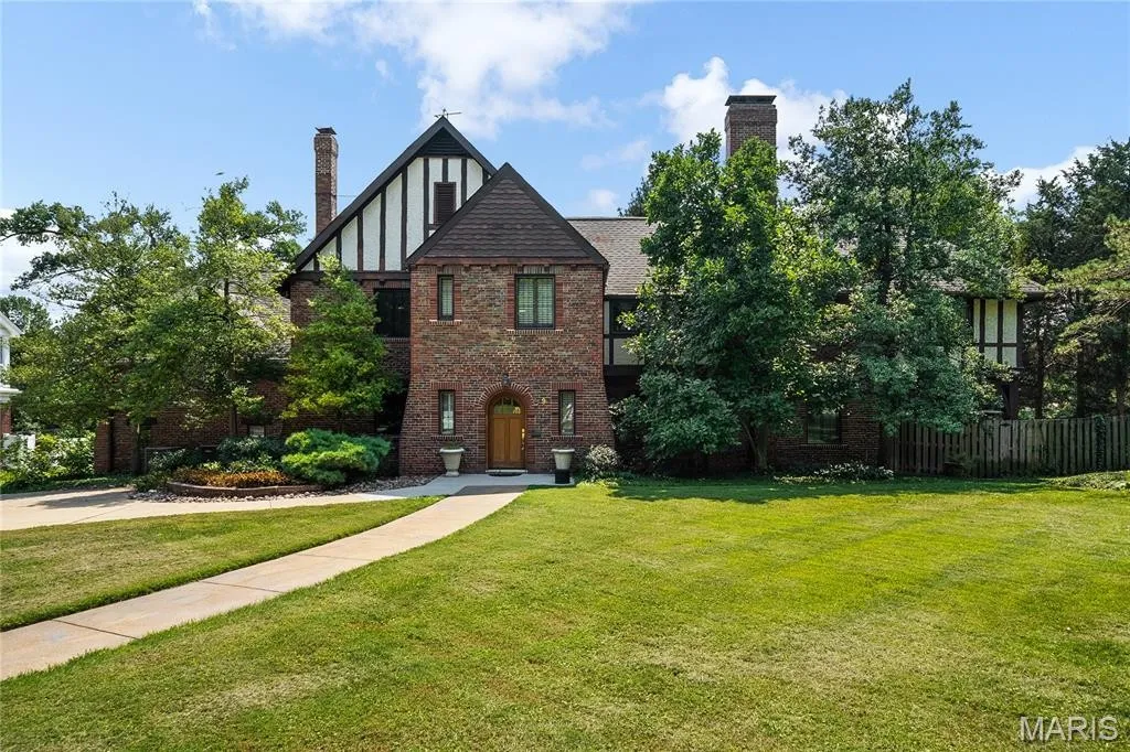UMSL lists chancellor’s home for sale, ending a 51-year tradition