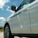 Exterior details give the Lincoln Navigator its distinctive luxury styling.
