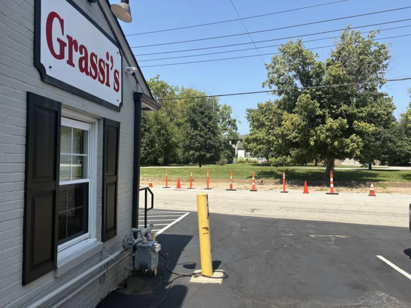 Orange cones bedevil patrons at beloved Frontenac eatery