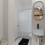 1%20Northcote%20Road%20Brentwood%2063144%20main%20level%20full%20bathroom.webp