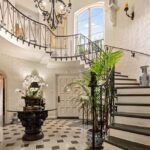 5Chateau_foyer.jpg