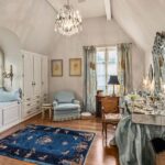 5Chateau_sittingroom.jpg