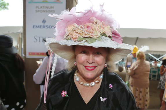 HatLunch030.jpg