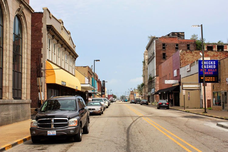 Naffziger%20Looking%20Up%20Collinsville%20Avenue.JPG
