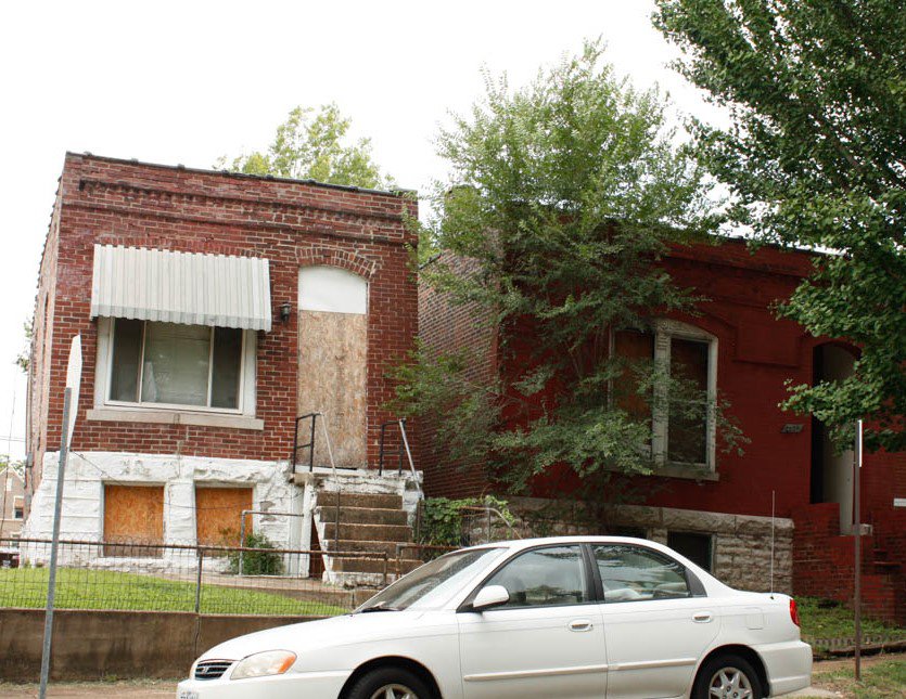 Abandoned%20houses%20due%20to%20sinkhole%20subsidence%2C%20Photo%20by%20Chris%20Naffziger.jpg