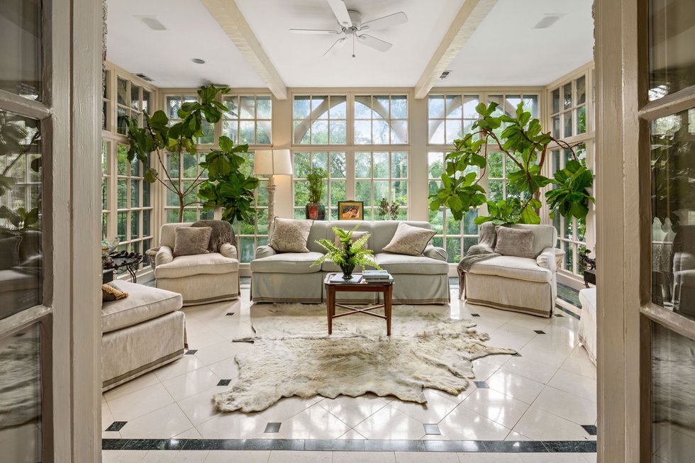 5Chateau_sunroom.jpg