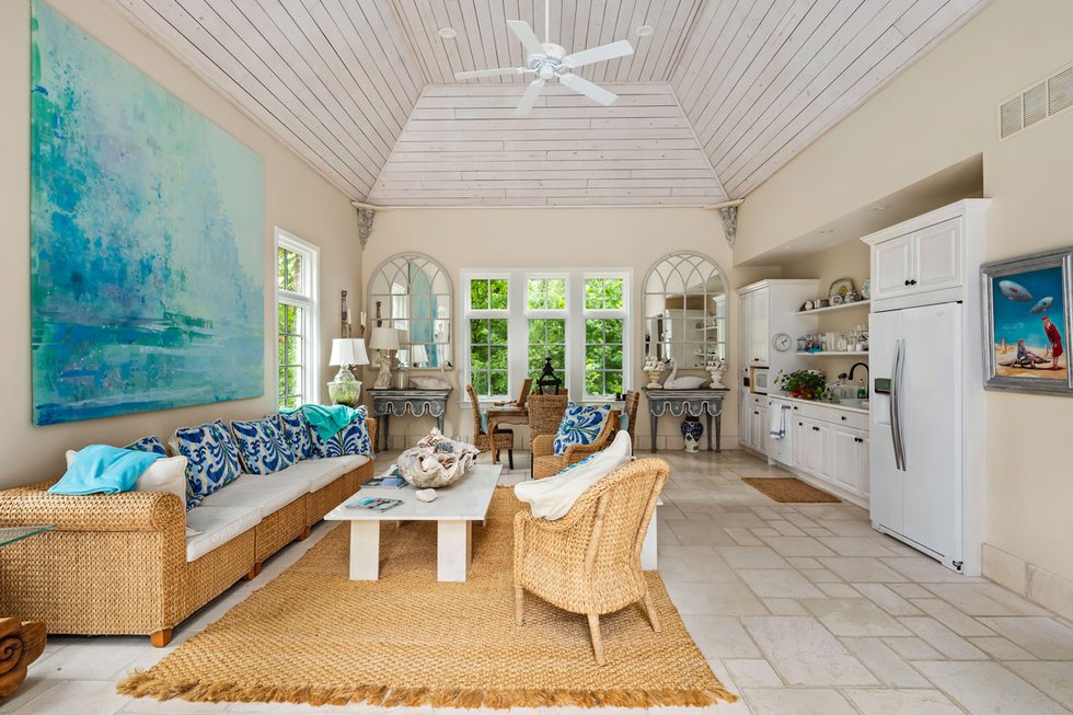 5Chateau_poolhouse.jpg