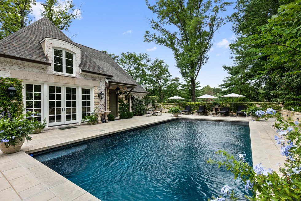 5Chateau_pool.jpg