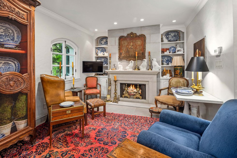 5Chateau_fireplace.jpg