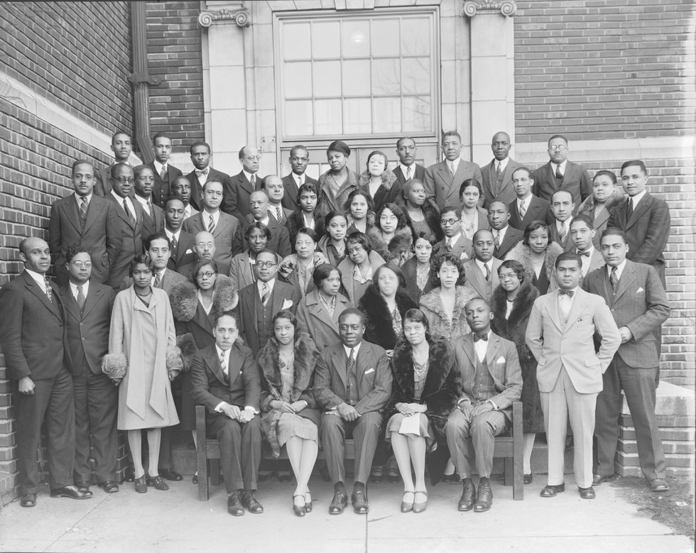 Sumner%20High%20School%20Faculty%2C%201930%2C%20St.%20Louis%20Public%20School%20Photograph%20Collection%2C%20Missouri%20History%20Museum%2C%20St.%20Louis%2C%20P0900-11865-01-8N.jpg