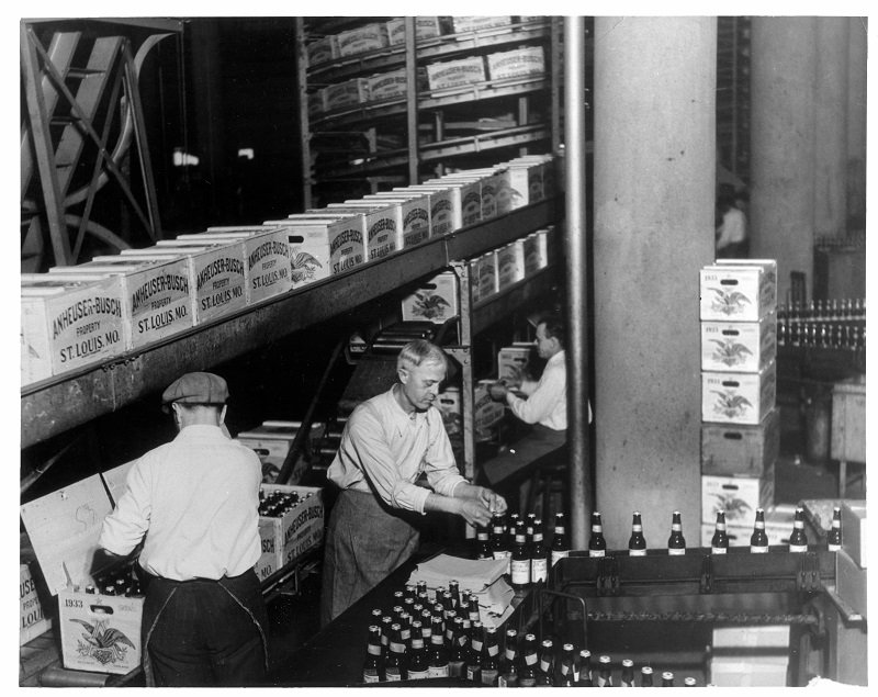 Packing%20cases%20of%20beer%2C%20Bevo%20Botling%20Facility%2C%20Courtesy%20of%20Anheuser-Busch%20Archives%2C%201997.623.jpg