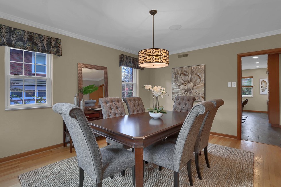581%20Purdue%20Ave%20University%20City-print-007-011-Dining%20Room-3648x2432-300dpi.jpg