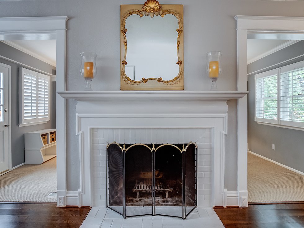 4.%20Living%20Room%20Fireplace.jpeg
