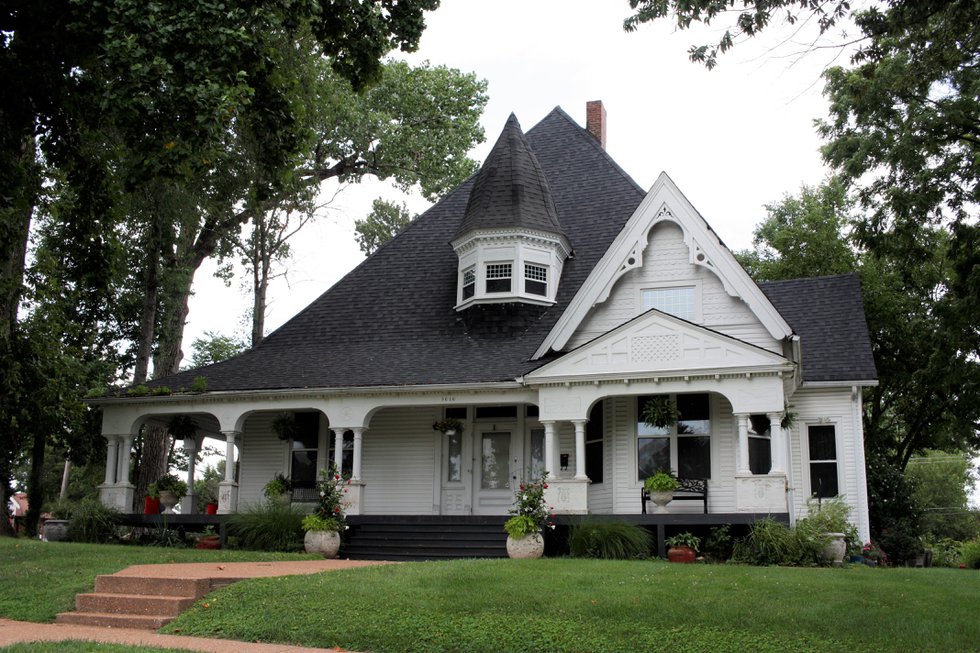 Early%20Country%20House%20in%20North%20Pointe%2C%20Photograph%20by%20Chris%20Naffziger%20copy.jpg