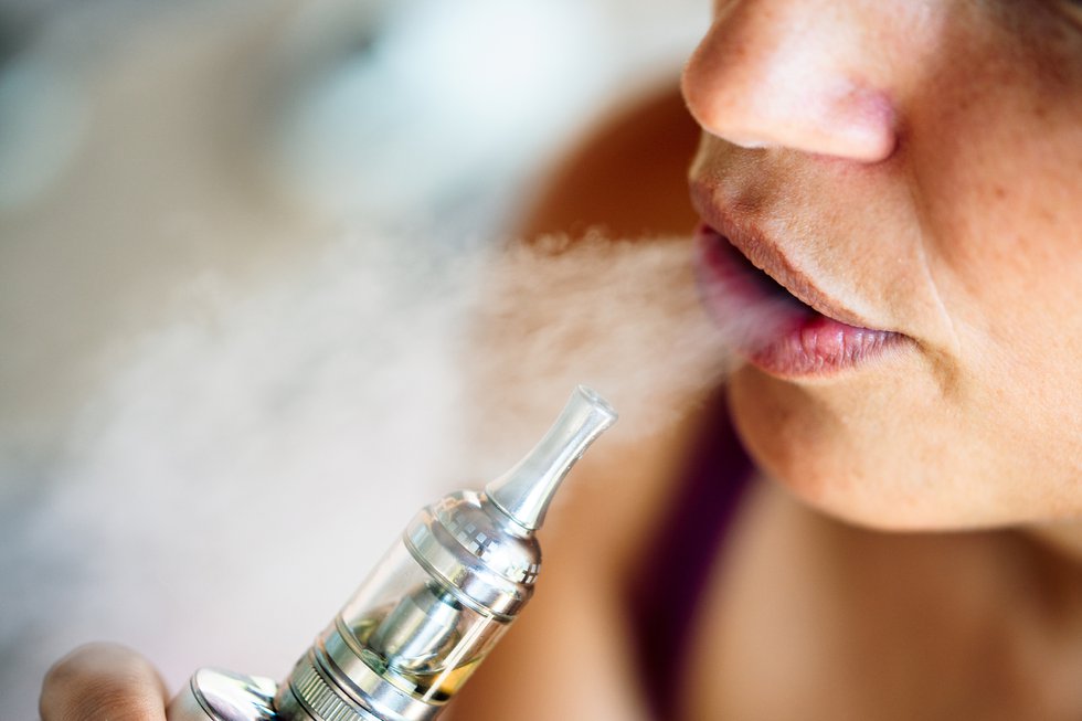 How does vaping affect oral health?